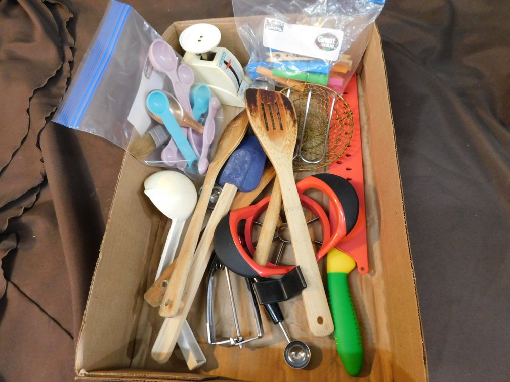 Assorted Kitchen Utensils