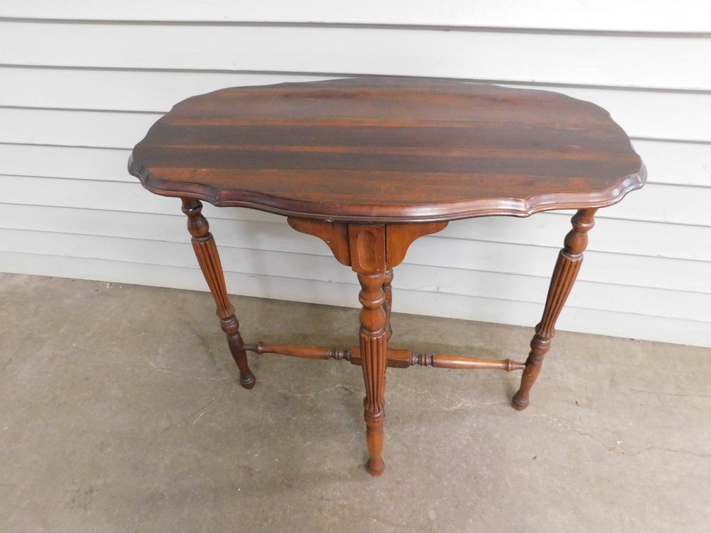 Wood Table 18" x 30" x 29"