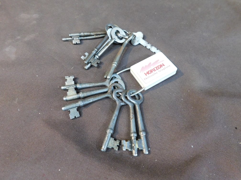 Lot of Assorted Skeleton Keys