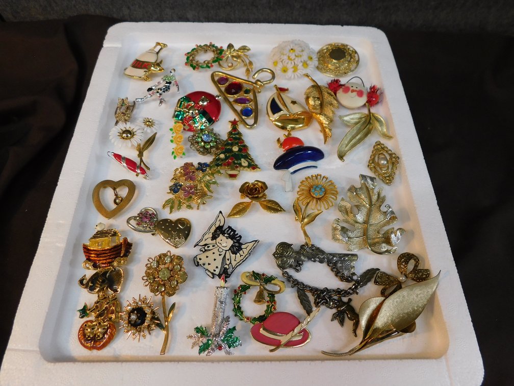 Lot of Assorted Brooches