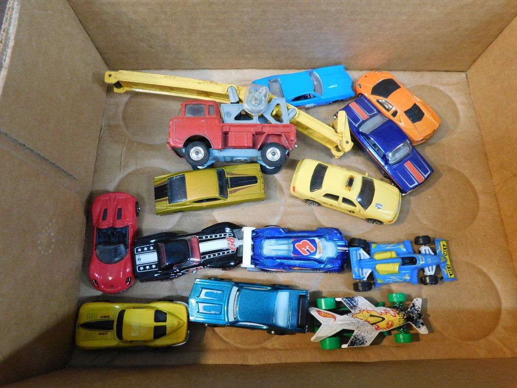 Lot of Assorted Die Cast Vehicles