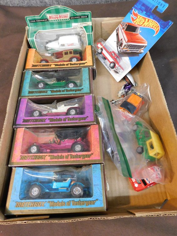 Assorted Die Cast Matchbox Collectible Cars, Hot Wheels Truck etc.