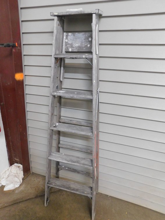 6Ft Wood Step Ladder