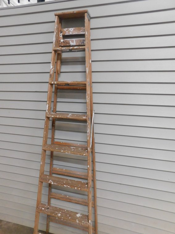7Ft Wood Step Ladder
