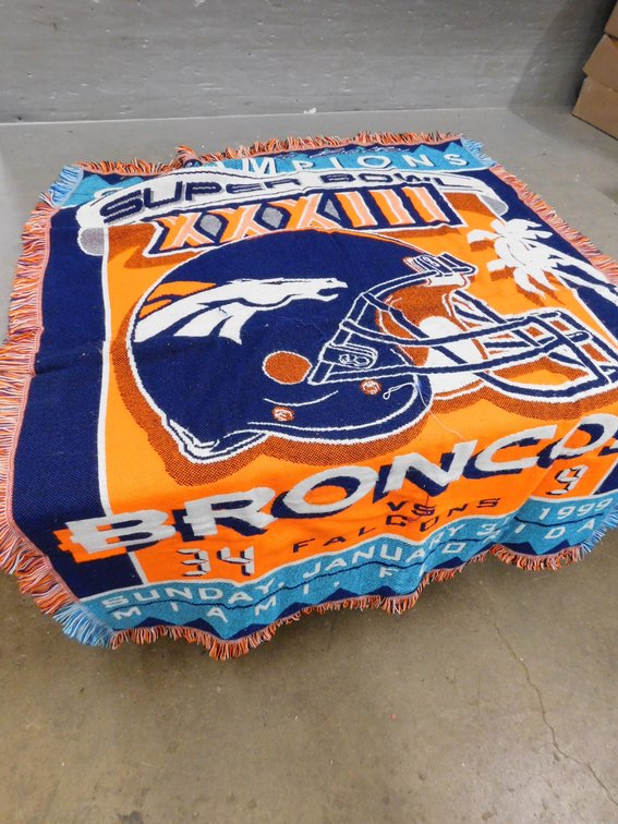 Broncos Throw