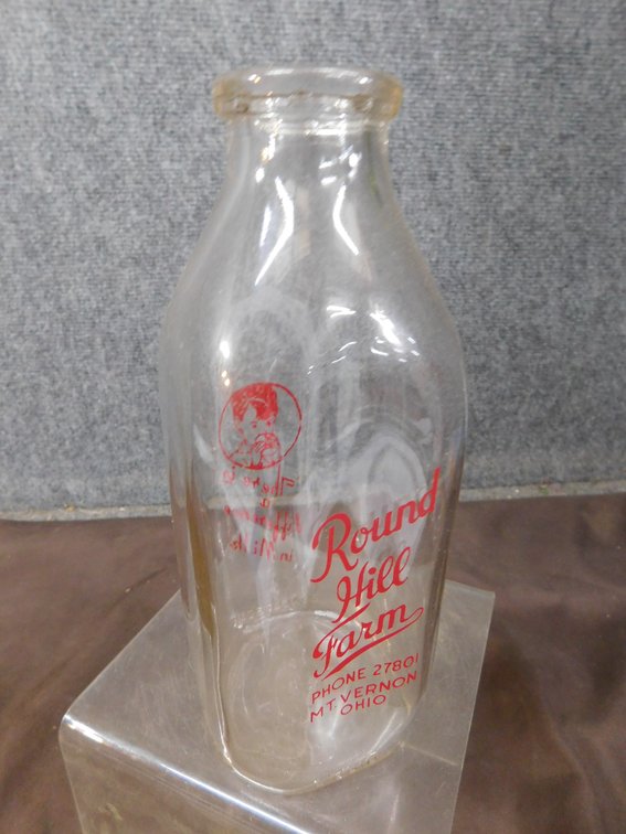 Vintage Round Hill Farm, Mt. Vernon Ohio Quart Milk Bottle