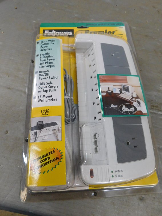 Fellowes 10 Outlet Surge Protector, New