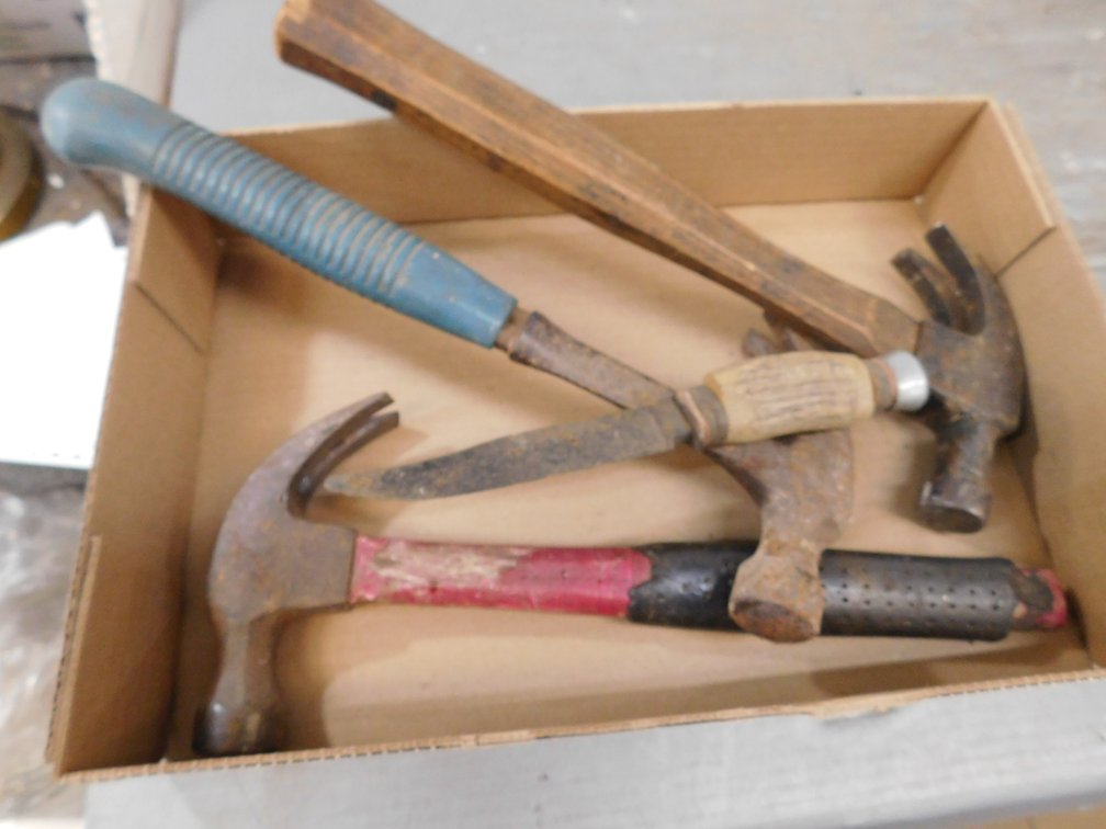 Claw Hammers, Knife