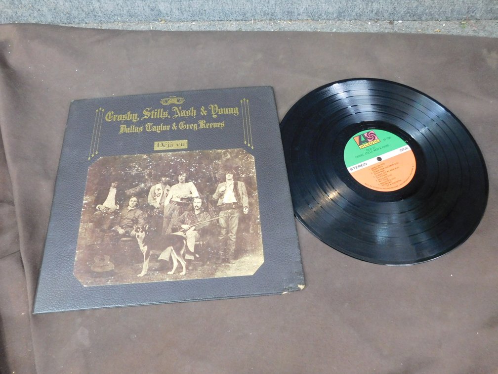 Crosby, Stills, Nash & Young "d\uFFFdj\uFFFd vu" 33 LP Record Album