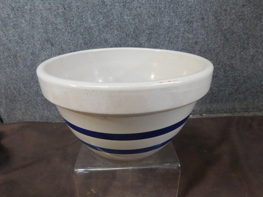 Robinson Ransbottom Roseville Ohio 9" 2 1/2 Qt. Bowl