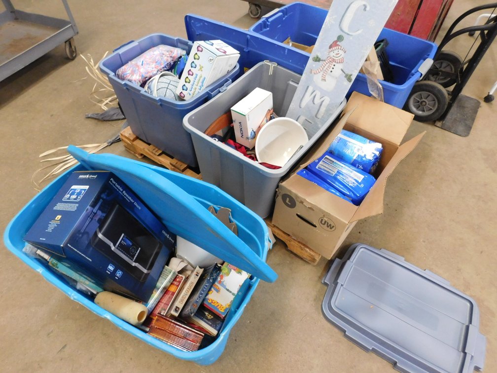 Pallet Lot of Assorted Household Items, Sirius Portable Speaker Dock, Totes etc.