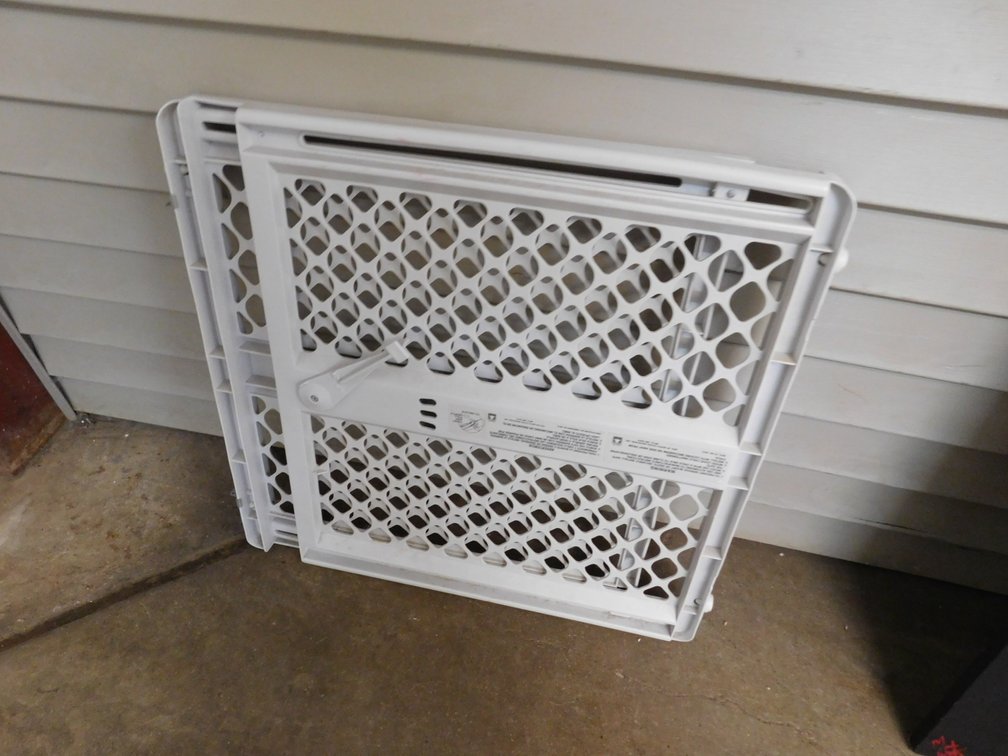 Adjustable Pet/Child Gate