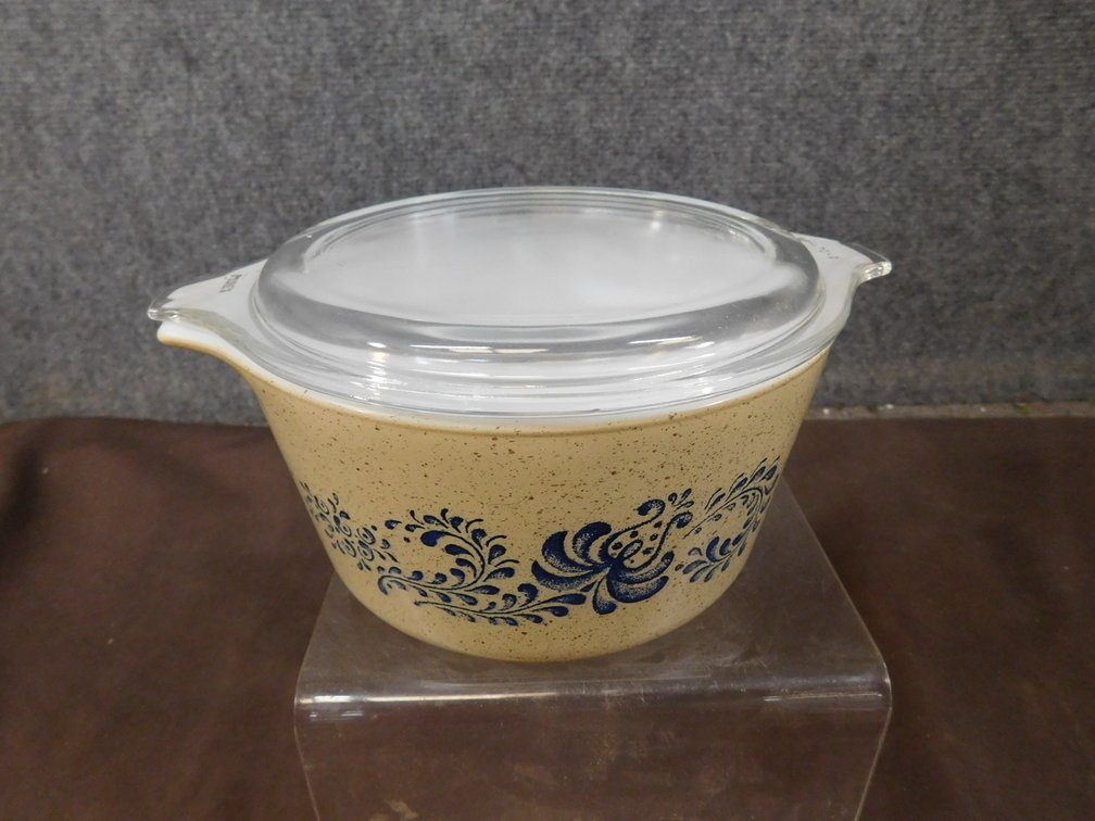 Vintage Pyrex Homestead No. 473-B with Lid