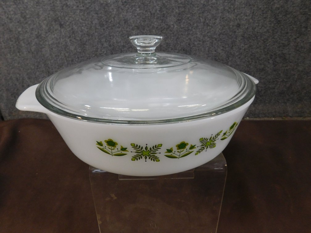 Glass Dish with Lid #438, Lid Is Chipped