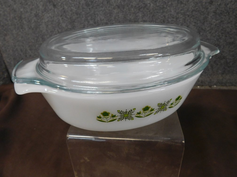 Meadow Green 1.5 Qt. Baking Dish with Lid