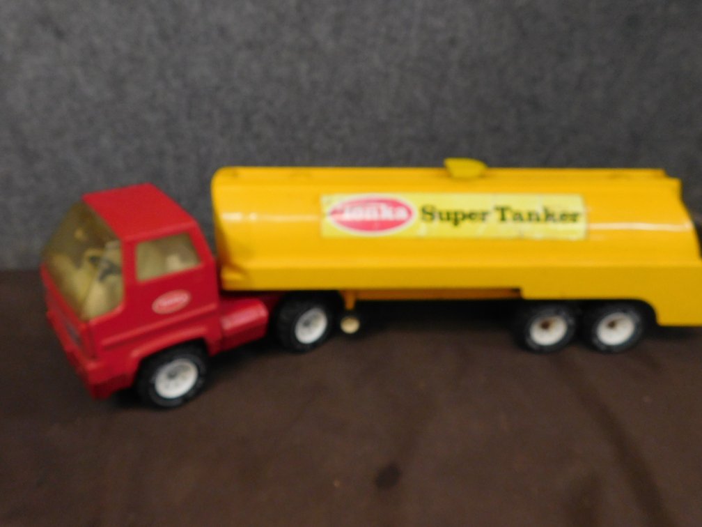 Vintage Tonka Super Tanker Semi Truck and Trailer