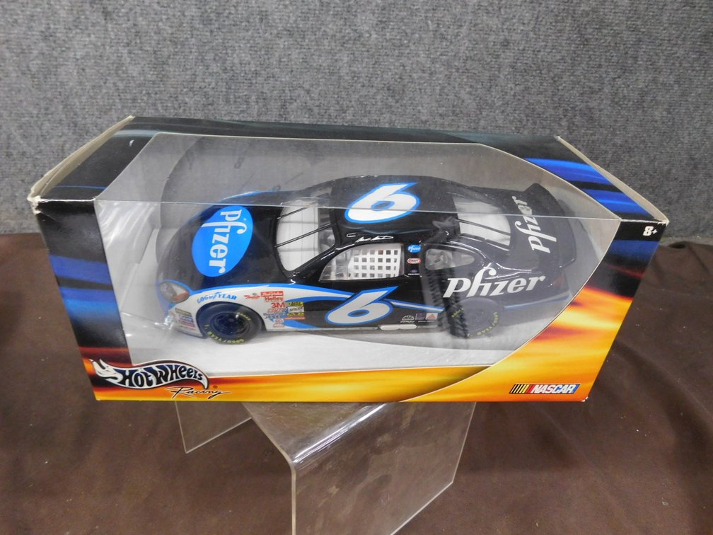 Mark Martin Hot Wheels 1/24 Scale Die Cast Car, New in Package