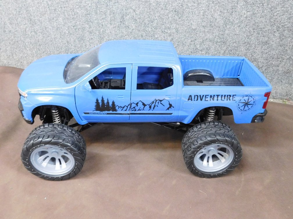 Blue Chevrolet Silverado Truck 17" L