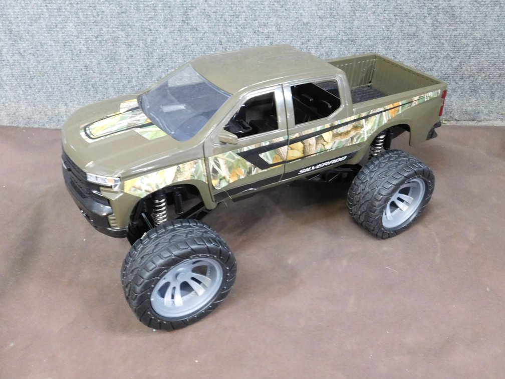 Camo Chevrolet Silverado Truck 17" L