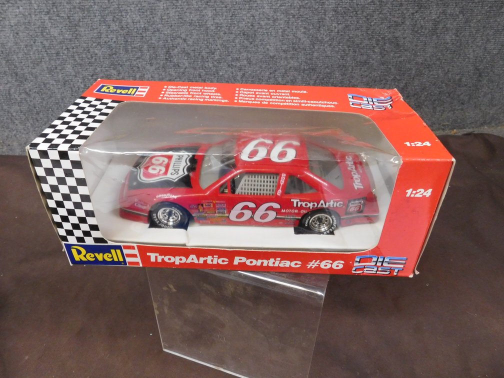 Revell #66 Troparia Pontiac 1:24 Scale Die Cast Stock Car Replica, New In Package