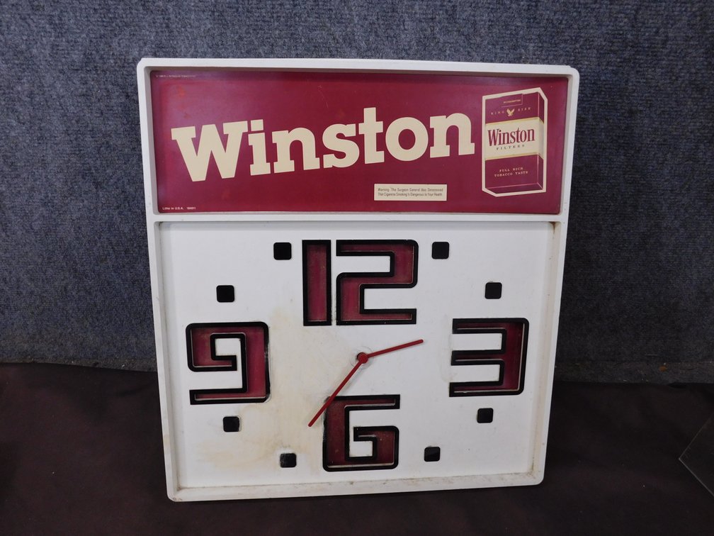 1985 Winston Battery Operated Wall Clock 16 1/2" x 18"