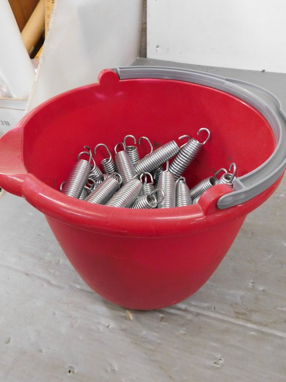Bucket with Springs