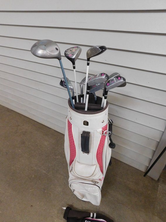 Ladies Topflight Right Handed Golf Clubs in Bag