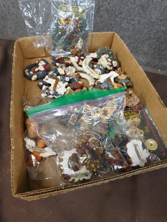 Assorted Boyd's Bear Pins