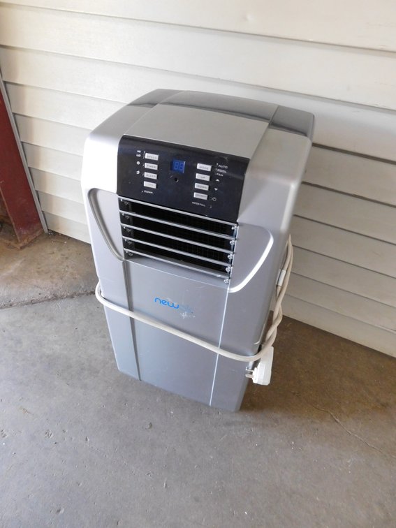 New Air Room Air Conditioner 12000 BTU, Powers on