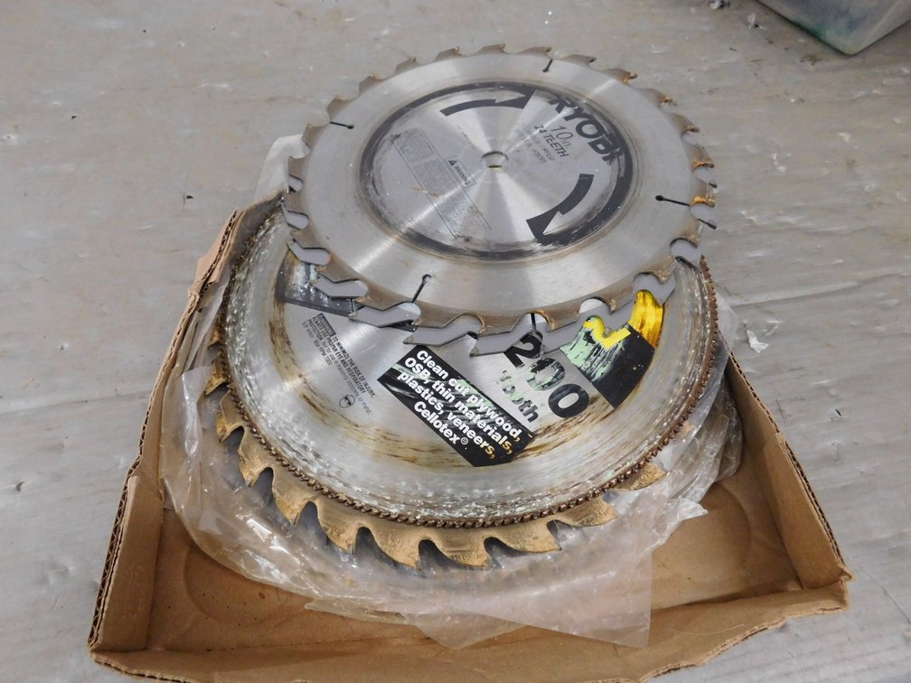 Assorted Circular Saw Blades
