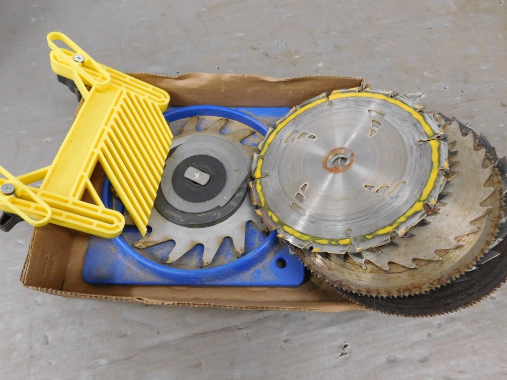 Assorted Circular Saw Blades