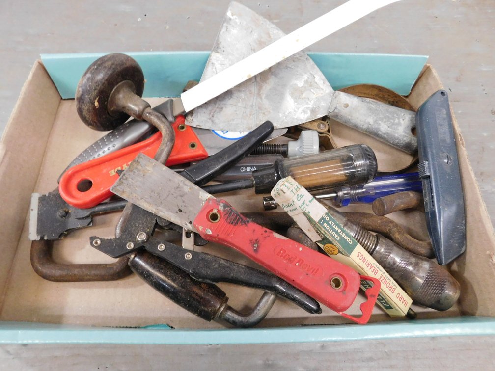 Putty Knifes, Box Cutter, Knife, Notch Adhesive Spreader etc.