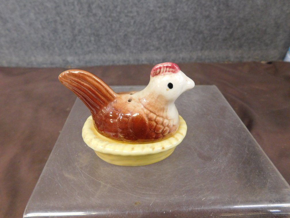 Vintage Hen on Nest Salt & Pepper Shaker 3" L