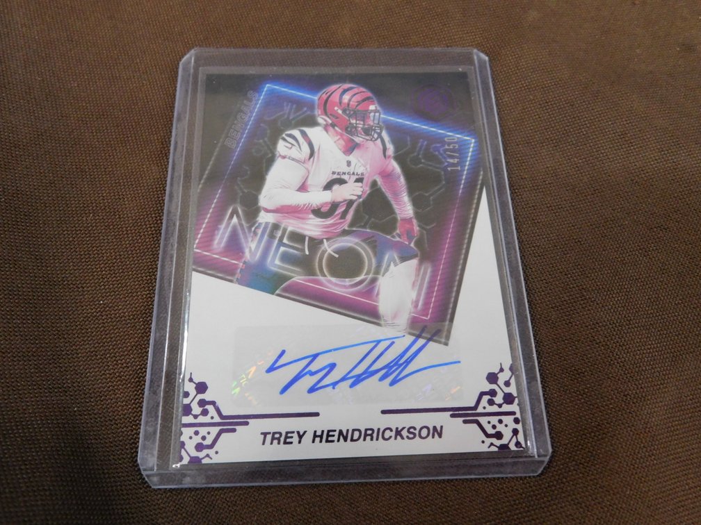 2022 Panini Neon Trey Hendrickson Card Autograph No. NS-TH