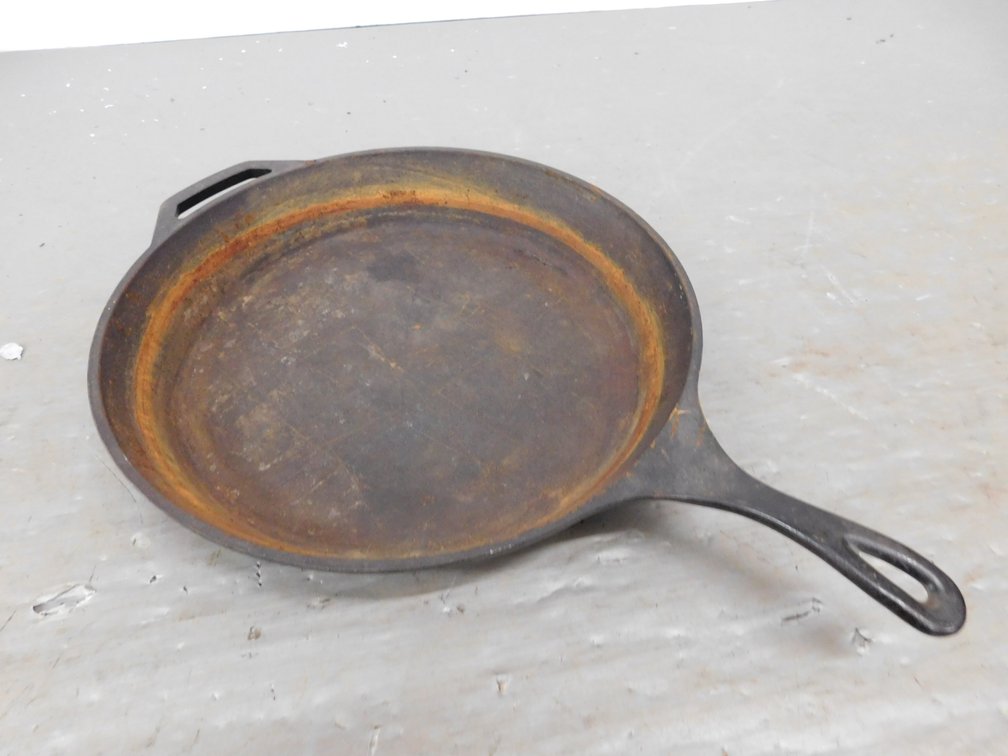 Lodge #14 Cast Iron Skillet