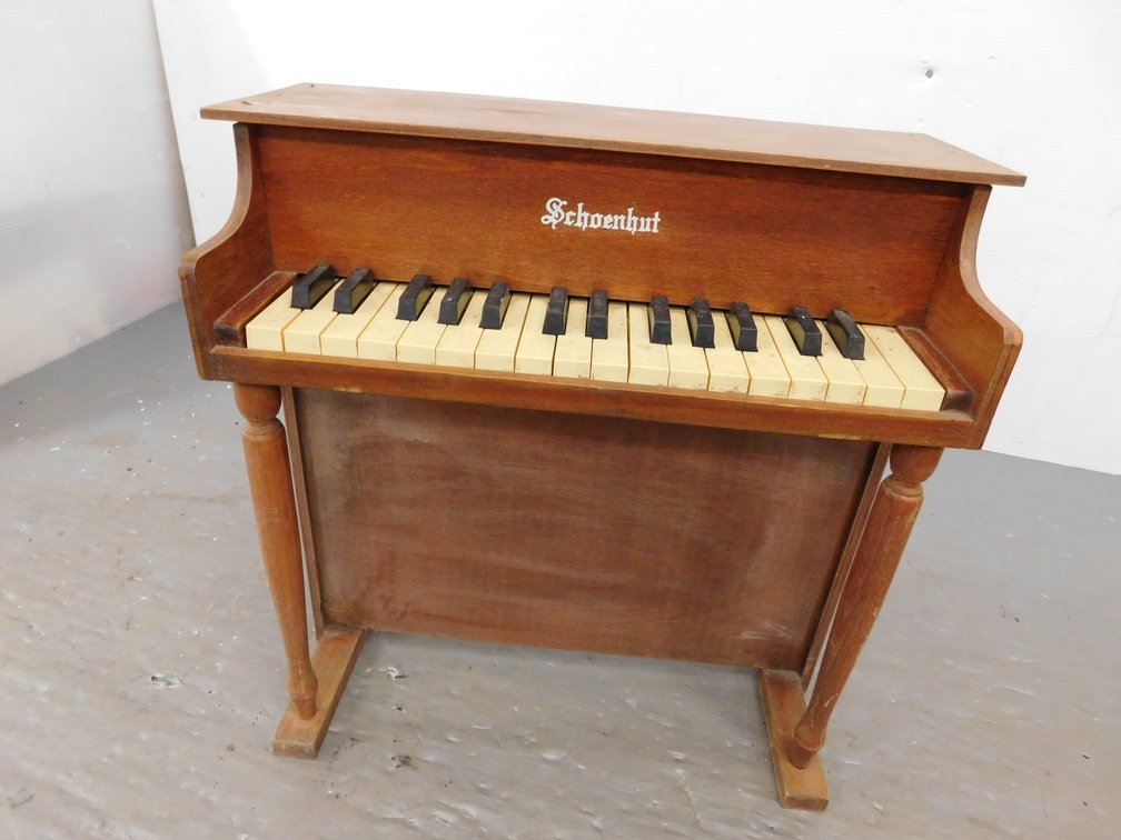 Schoenhut Childs Piano 19" x 20" T