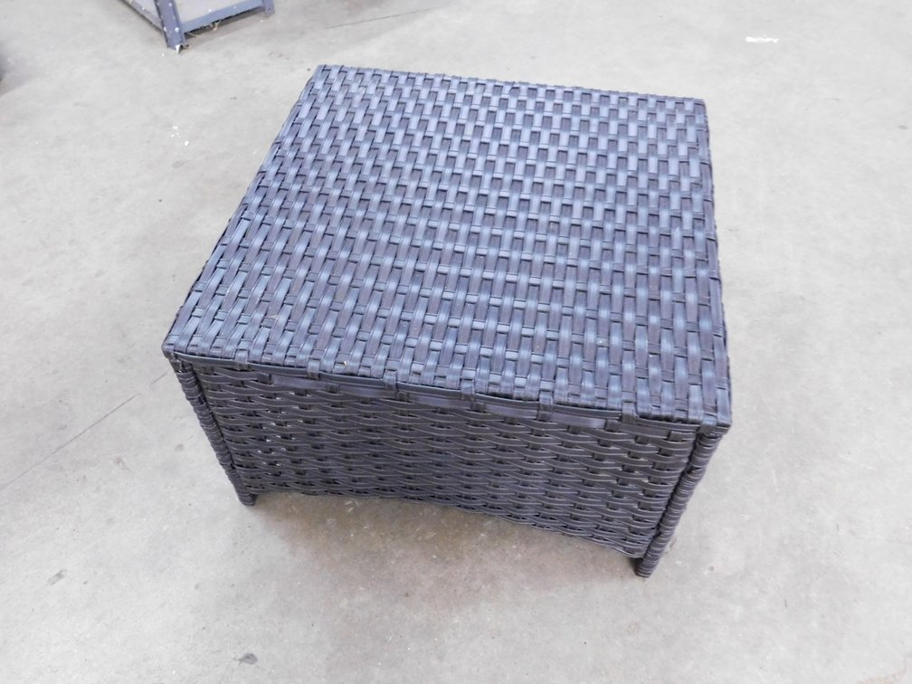 22" x 22" x 13" Wicker Ottoman