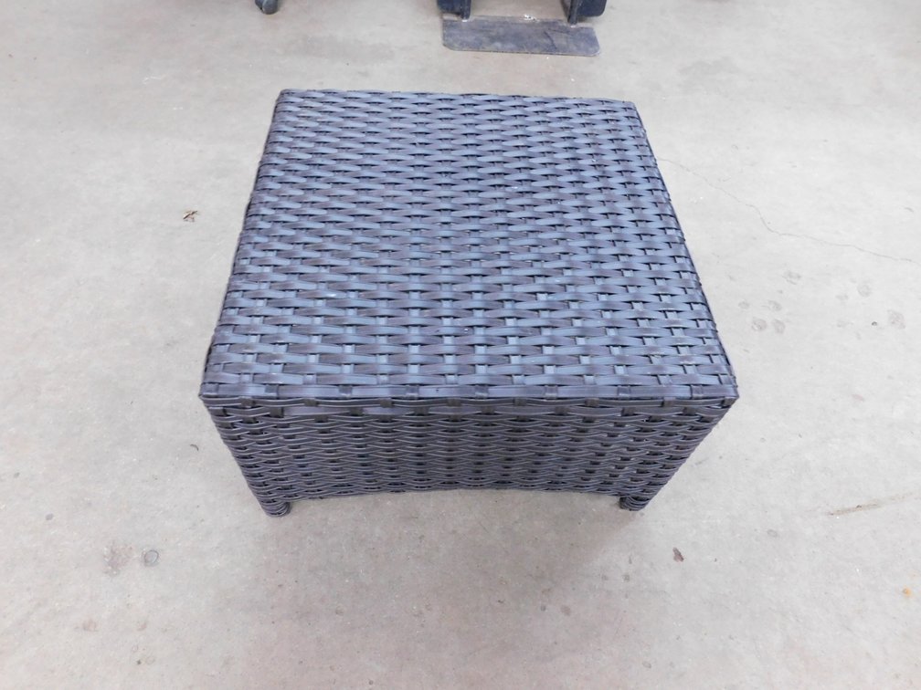 22" x 22" x 13" Wicker Ottoman