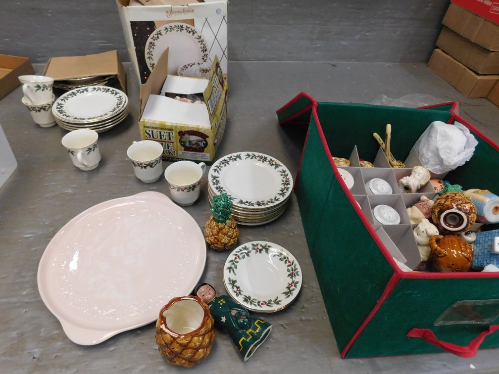 Tote with Assorted Christmas Dishes