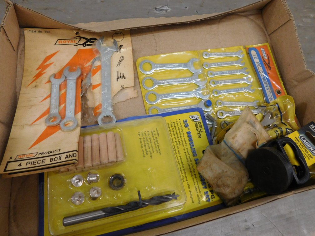 Assorted wrenches