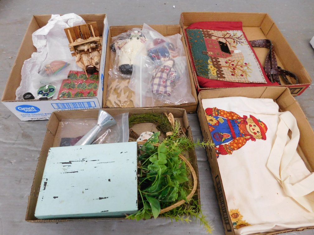 Assorted Decorative Items, Bags