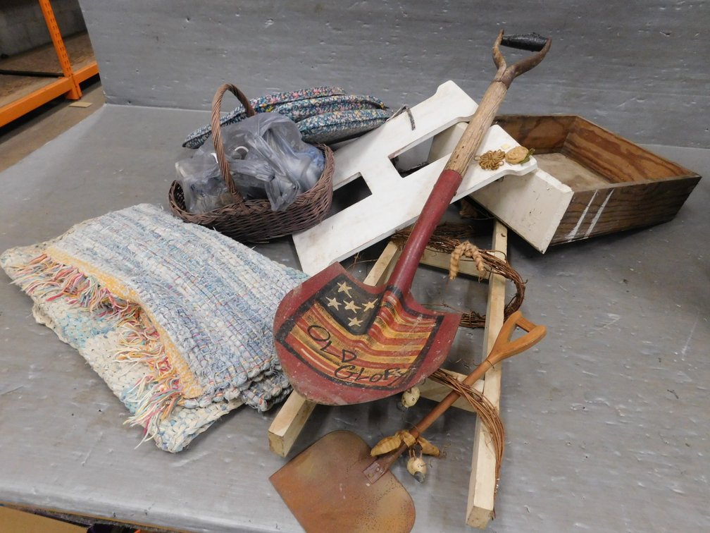 Lot of Assorted Decorative Items