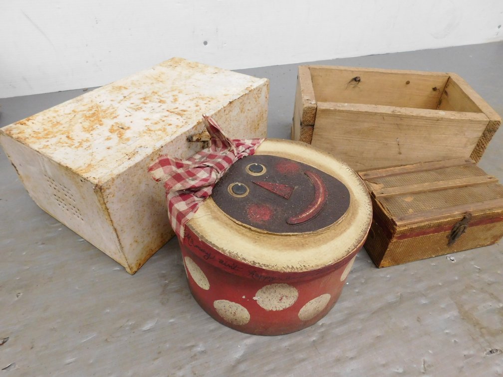 Assorted Decorative Items, Bags