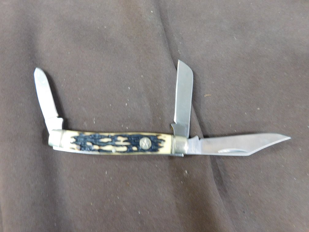 Valley Forge Cutlery Co. Newark, NJ Three Blade Pocket Knife