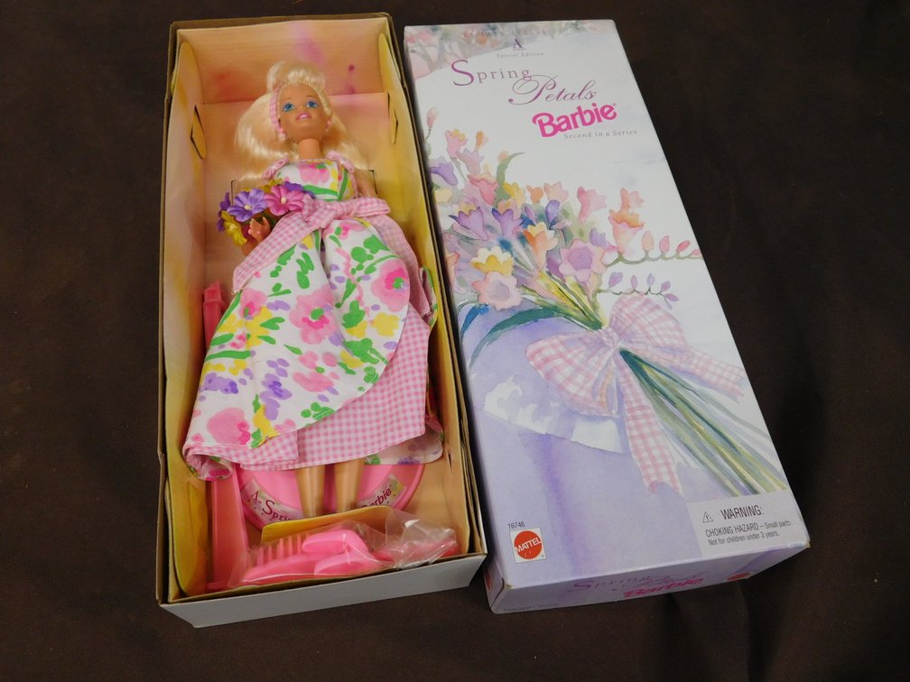 Avon Spring Petals Barbie Mattel 16746