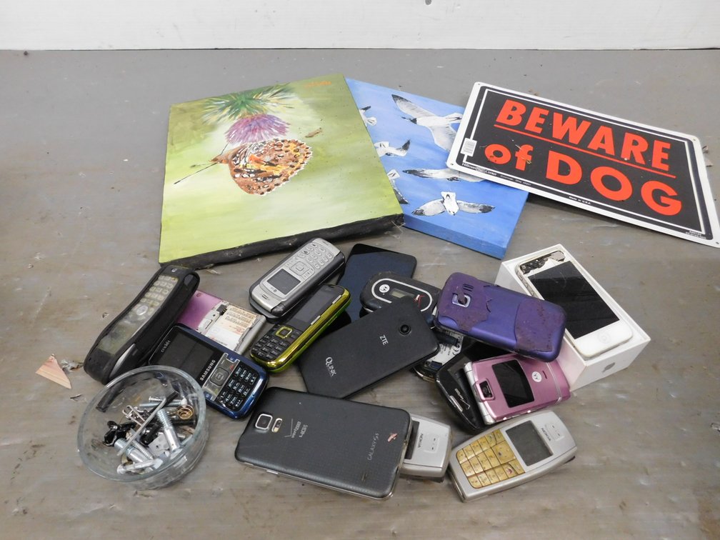 Lot of Assorted Used Cell Phones