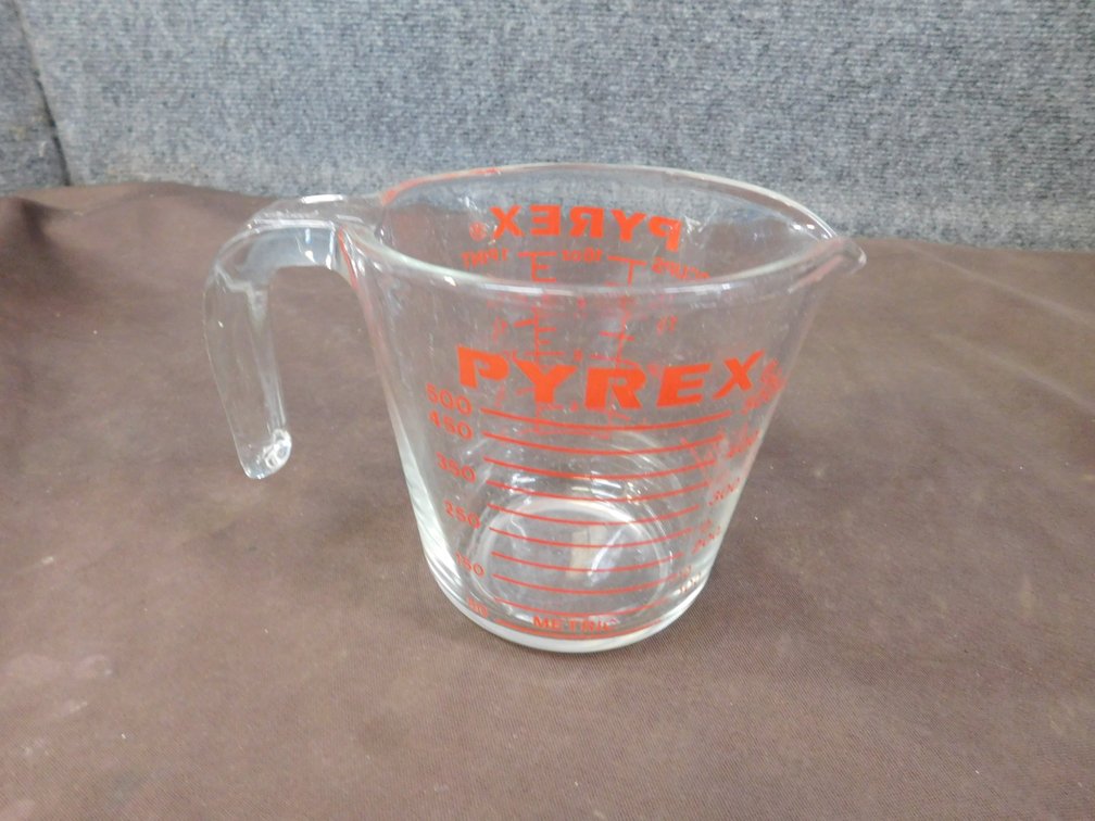 Pyrex 2 Cup Measuring Cup