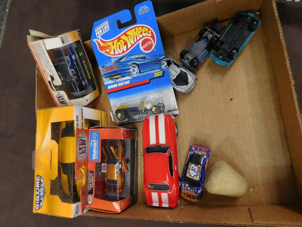 Lot of Assorted Die Cast Vehicles