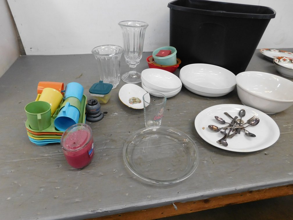 Assorted Household Dishes