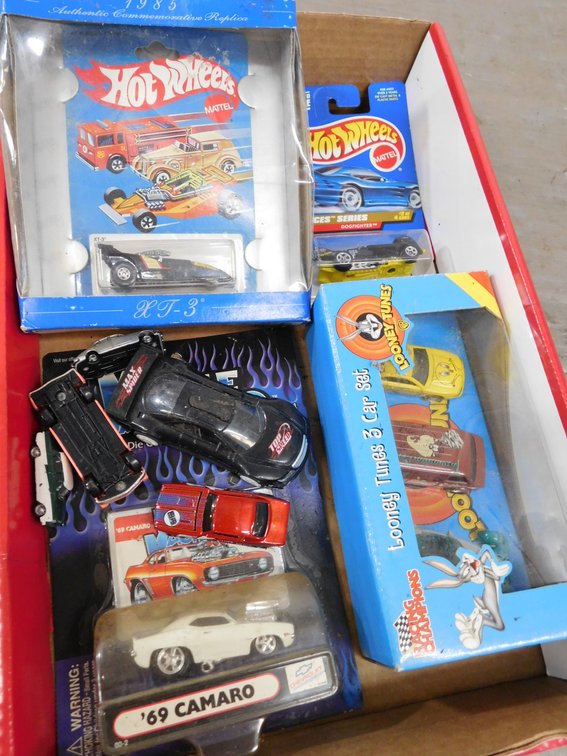 Lot of Assorted Die Cast Cars